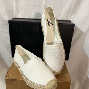 🆕.    Calvin Klein Women canvas espadrilles 7.5